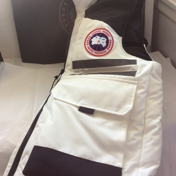Canada Goose Duncan Down Vest - Picture 6 of 13